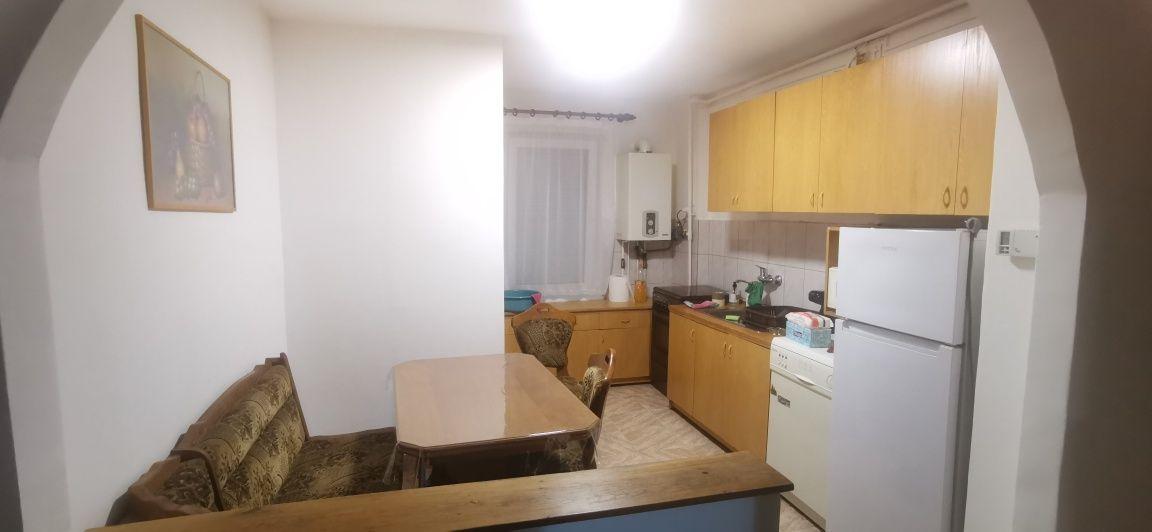 De închiriat apartament cu 4 camere, pentru studenți - imagine 1