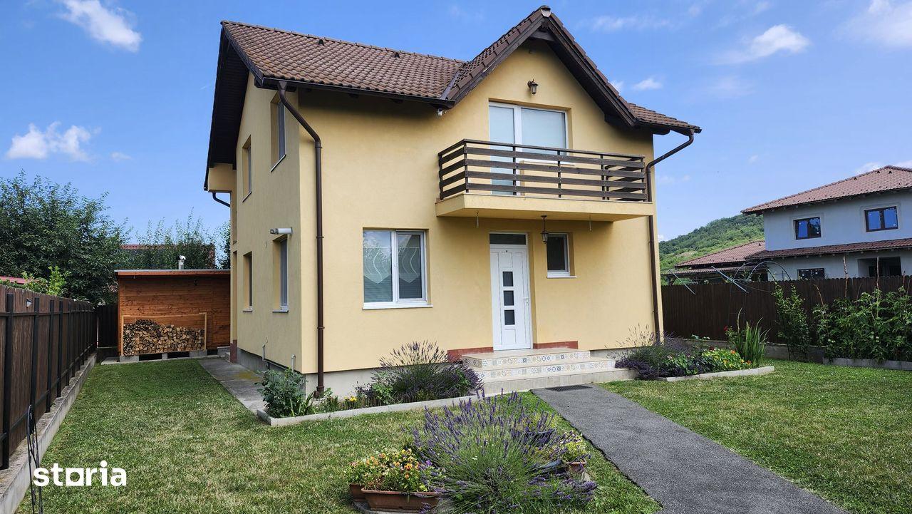 Proprietar: Casă 2013, 4 camere, 124 mp, curte 379 mp, Unirii