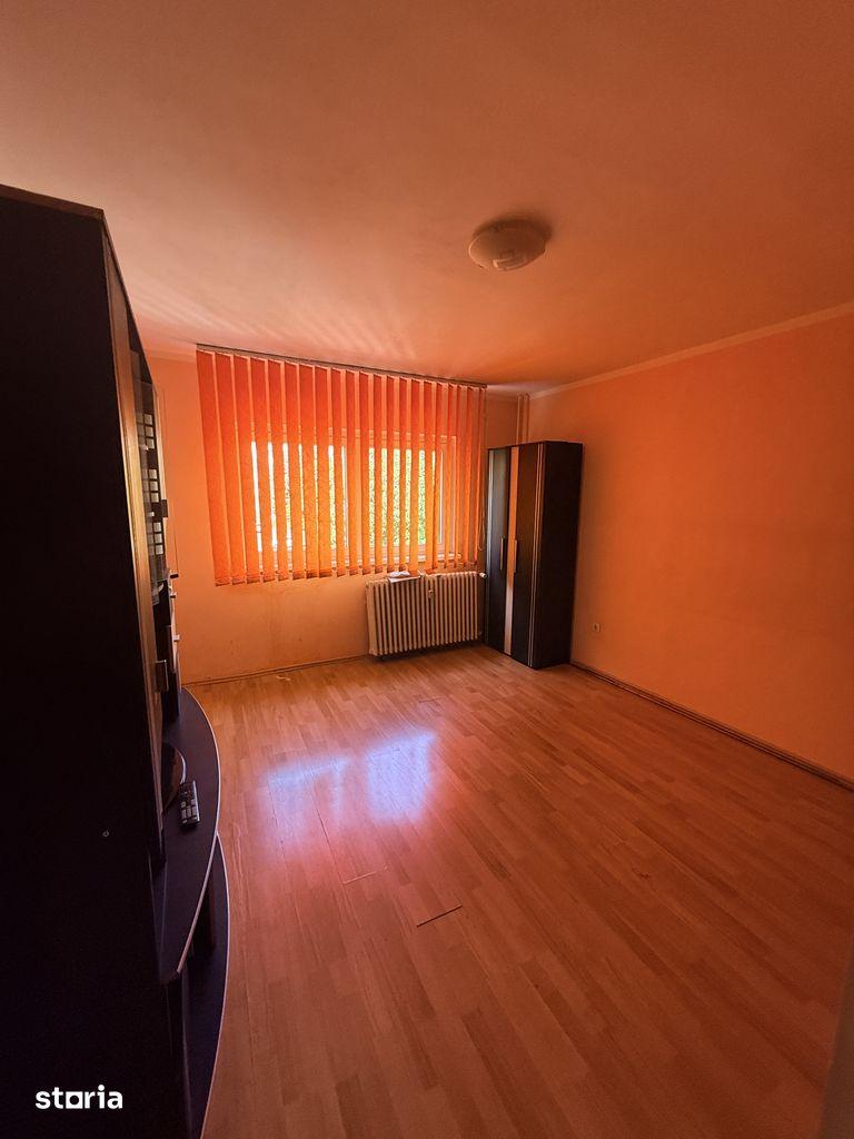 Garsonieră însorită  în bloc de apartamente etaj 2/4 – Astra