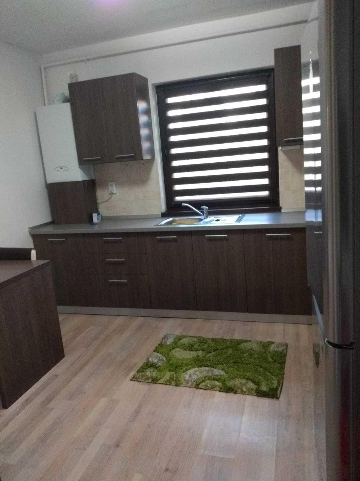Garsoniera spațioasă zona Coresi etaj 1