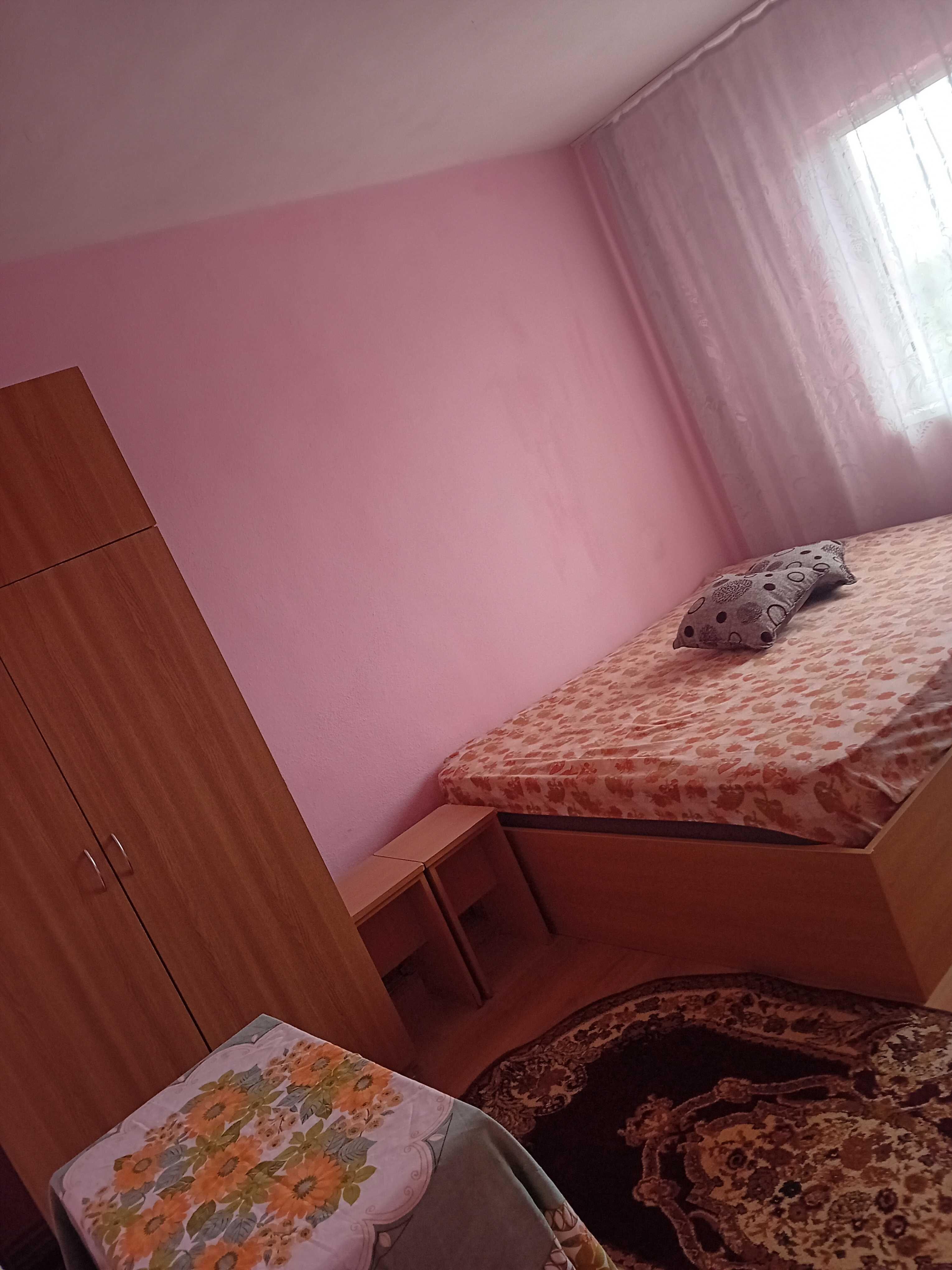 Ìnchiriez garsonierà zona tractorul Brasov. Informatii la telefon 0752 886 340. - imagine 1