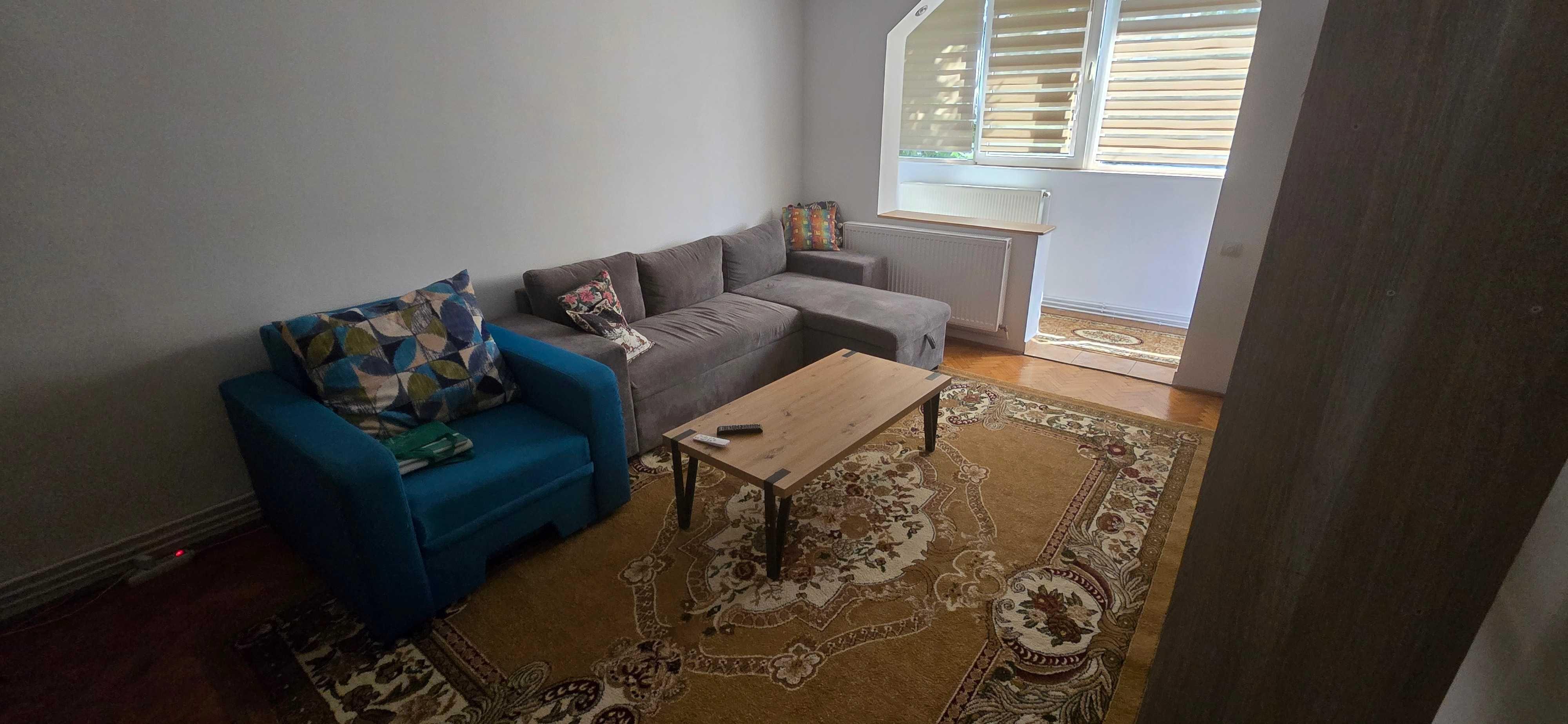 Proprietar, ofer spre inchiriere un apartament decomandat, de 3 camere cu loc de parcare