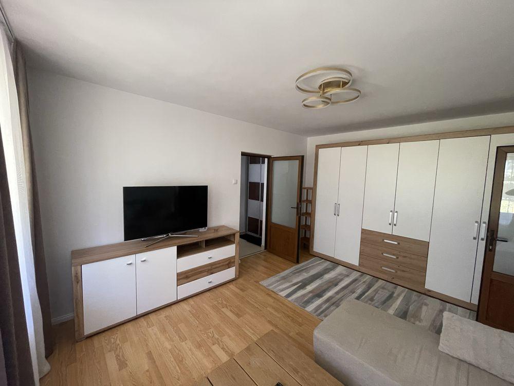 Proprietar,ofer spre inchiriere apartament 3 camere in Piata Teatrului,langa magazinul Star