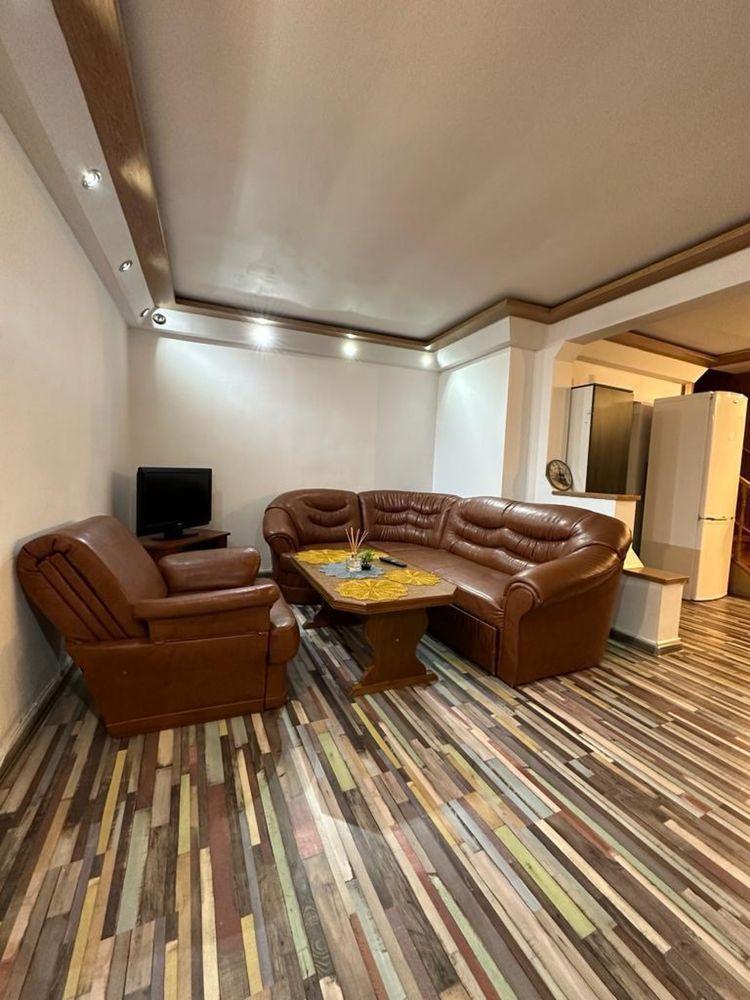 Apartament de închiriat în casă – 3 dormitoare, 2 băi și curte