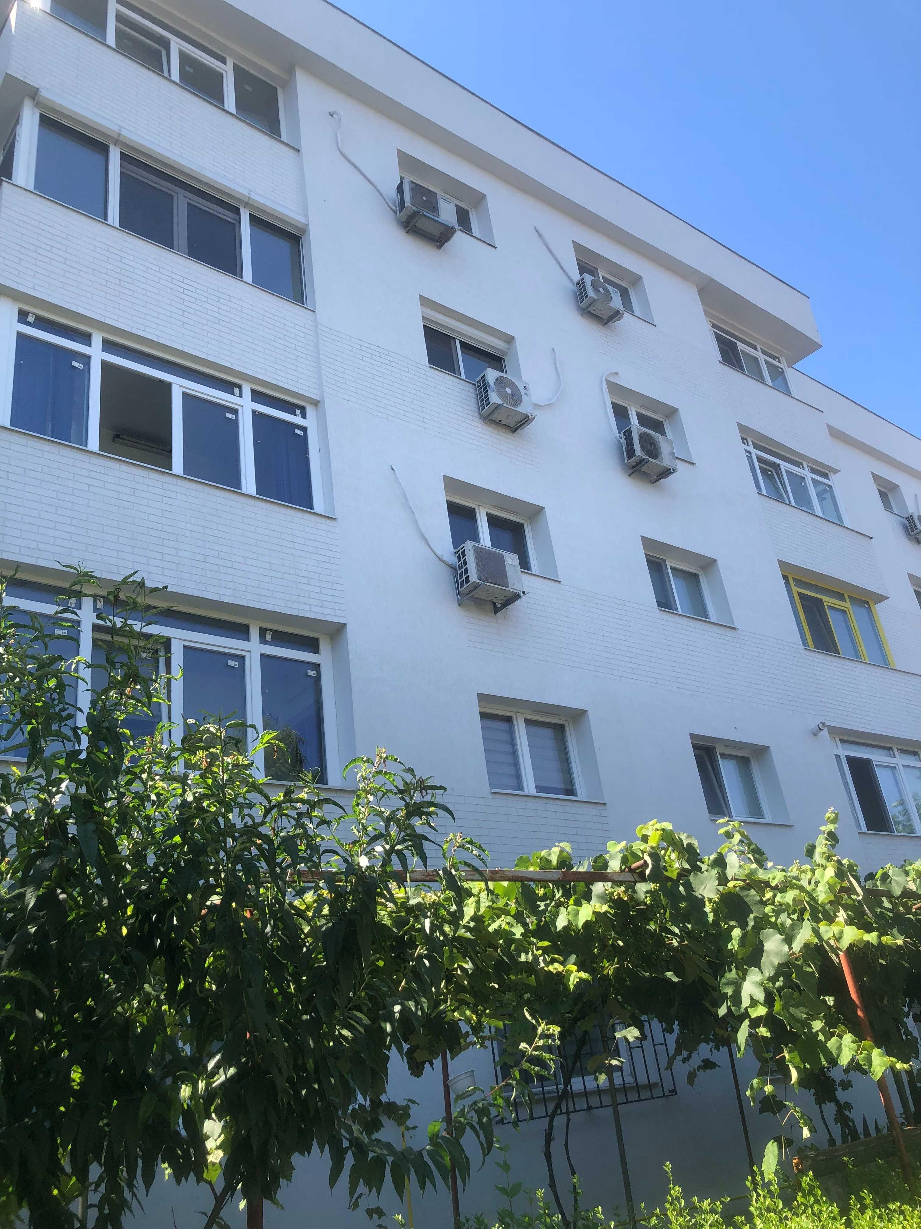 Vand ap. dec. 3 camere, incadrat si complet mobilat, zona Tomis 3- Str. Soveja stradal, la 15 min. de mers pe jos de Piața Tomis 3 / Parcul Tabacarie.