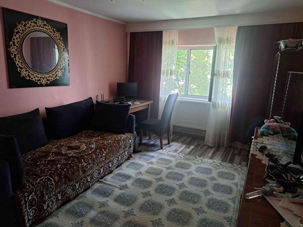 Apartament de vanzare -4 camere,decomandat ,zona Tomis 3