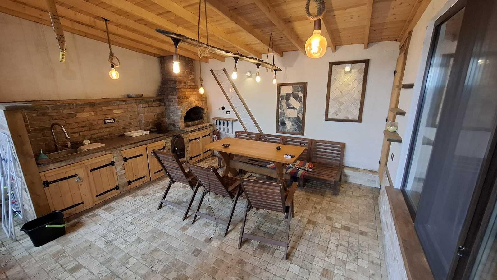 Apartament 3 camere, curte personală, foișor, mobilat. Termen lung! O lună cu două garanție!