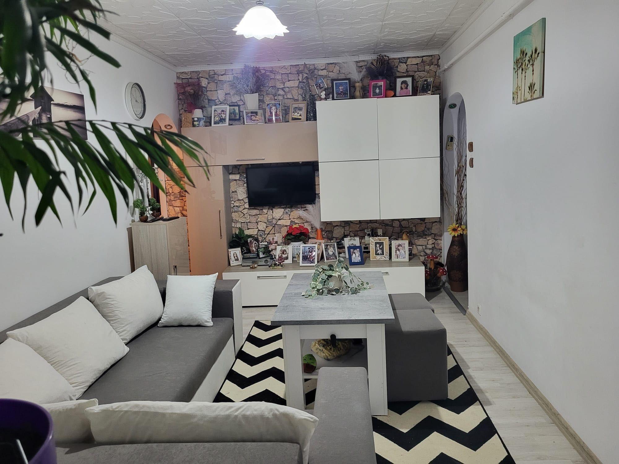 Apartament de vânzare 4 camere - imagine 1