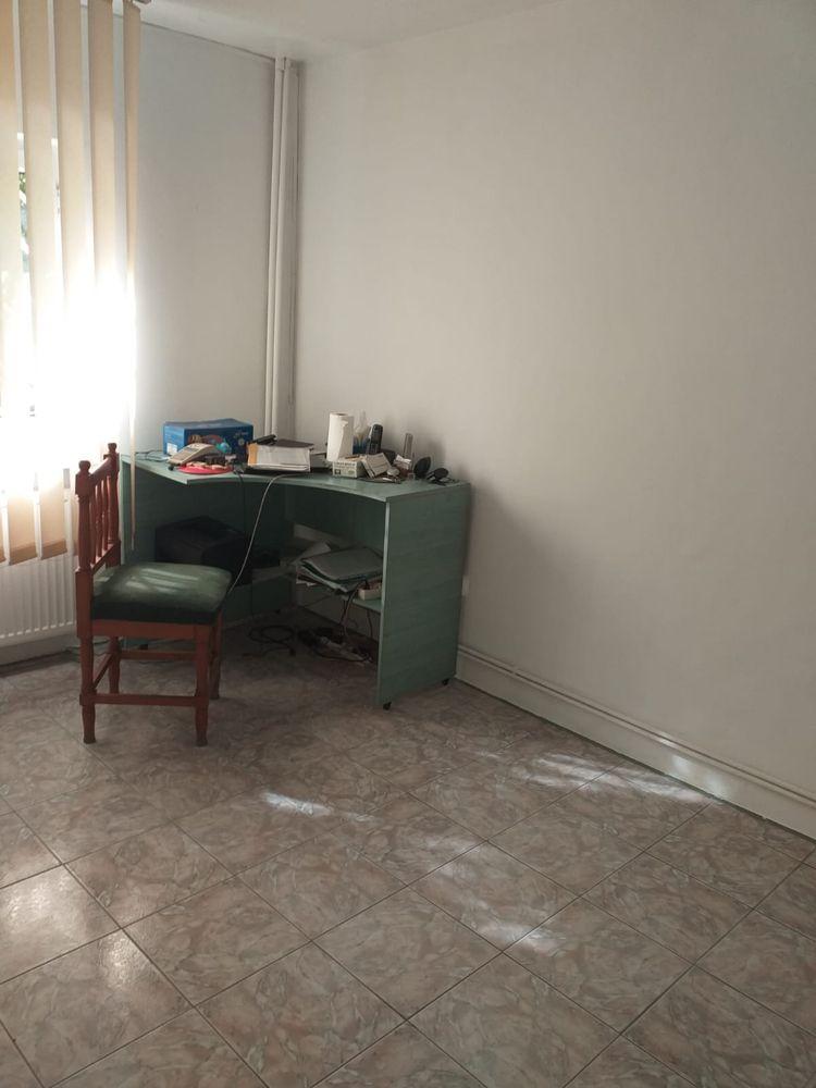 Vand apartament 4 camere-propoetar