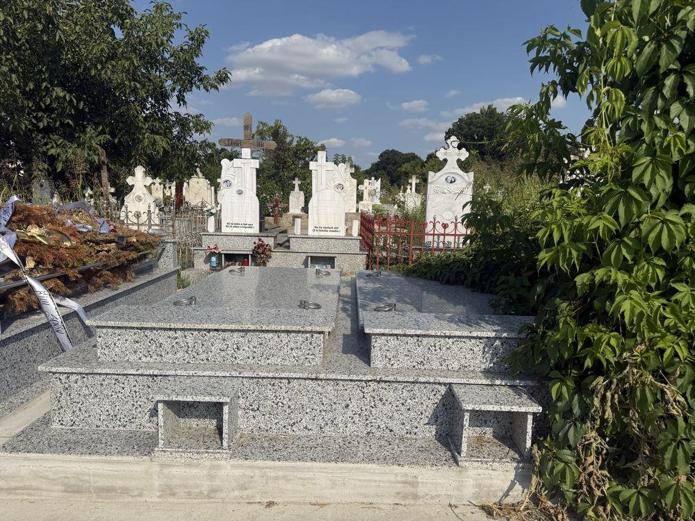 Vand 2 gropi suprapuse in Cimitir Ungureni, Craiova