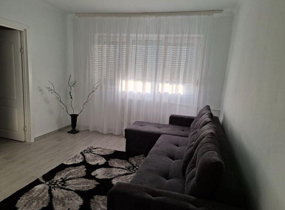 Vand apartament cu doua camere , zona Velenta