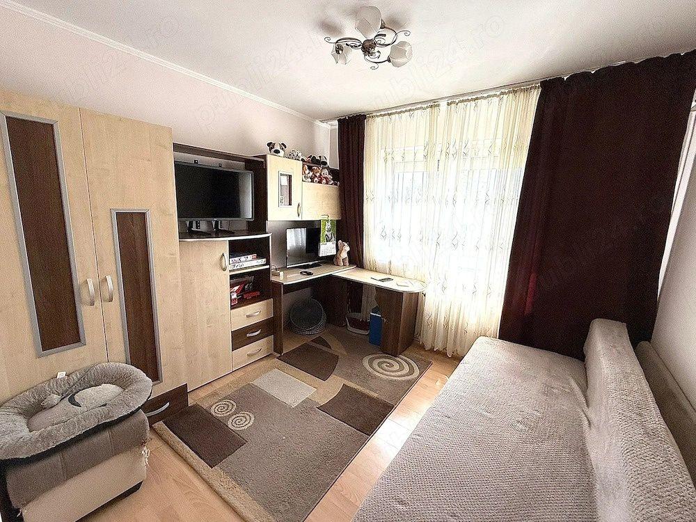 Apartament 2 camere Rogerius de vanzare