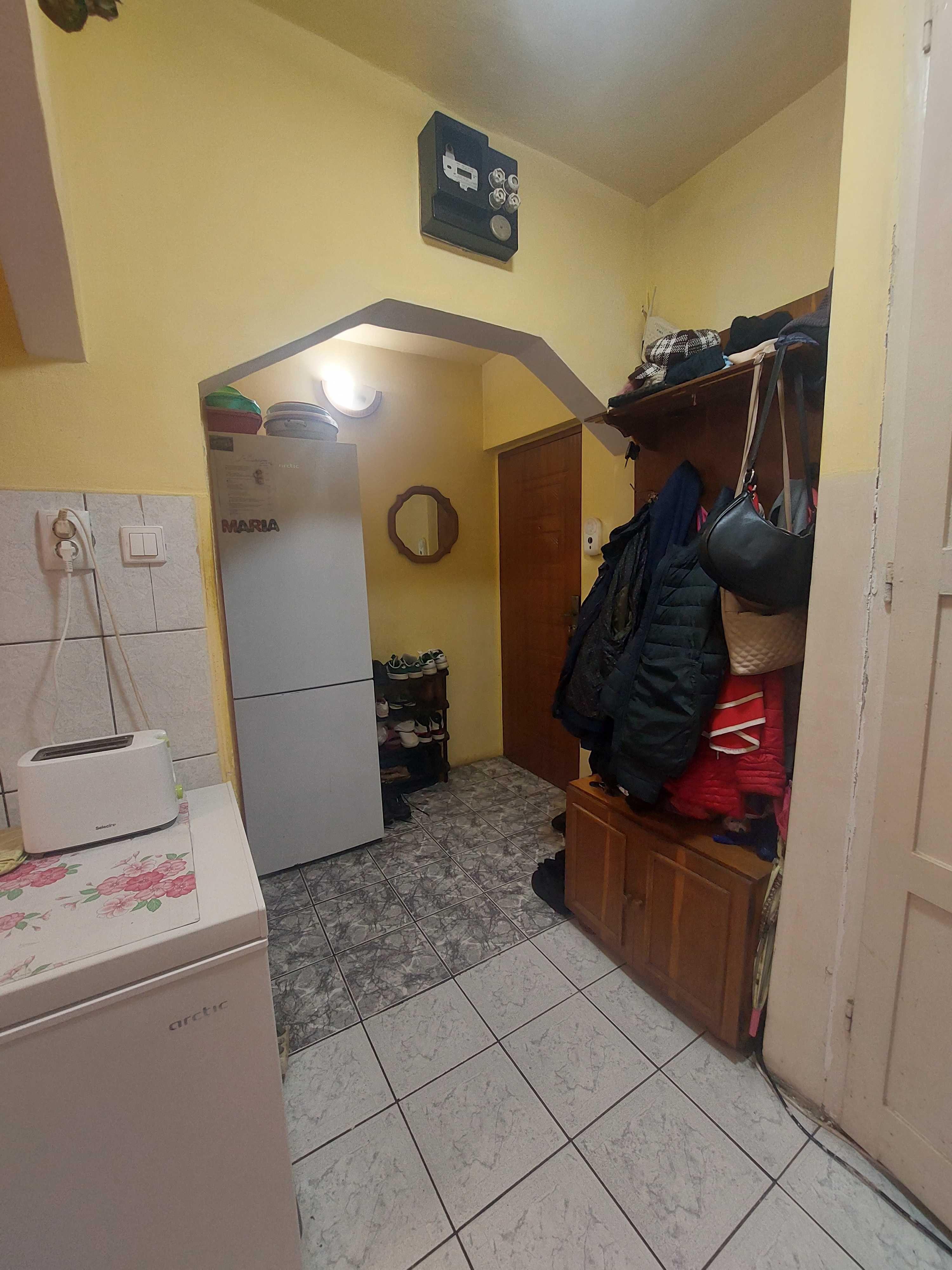 Apartament 3 camere et. 4 50mp² zona 22 decembrie/dorobantilor