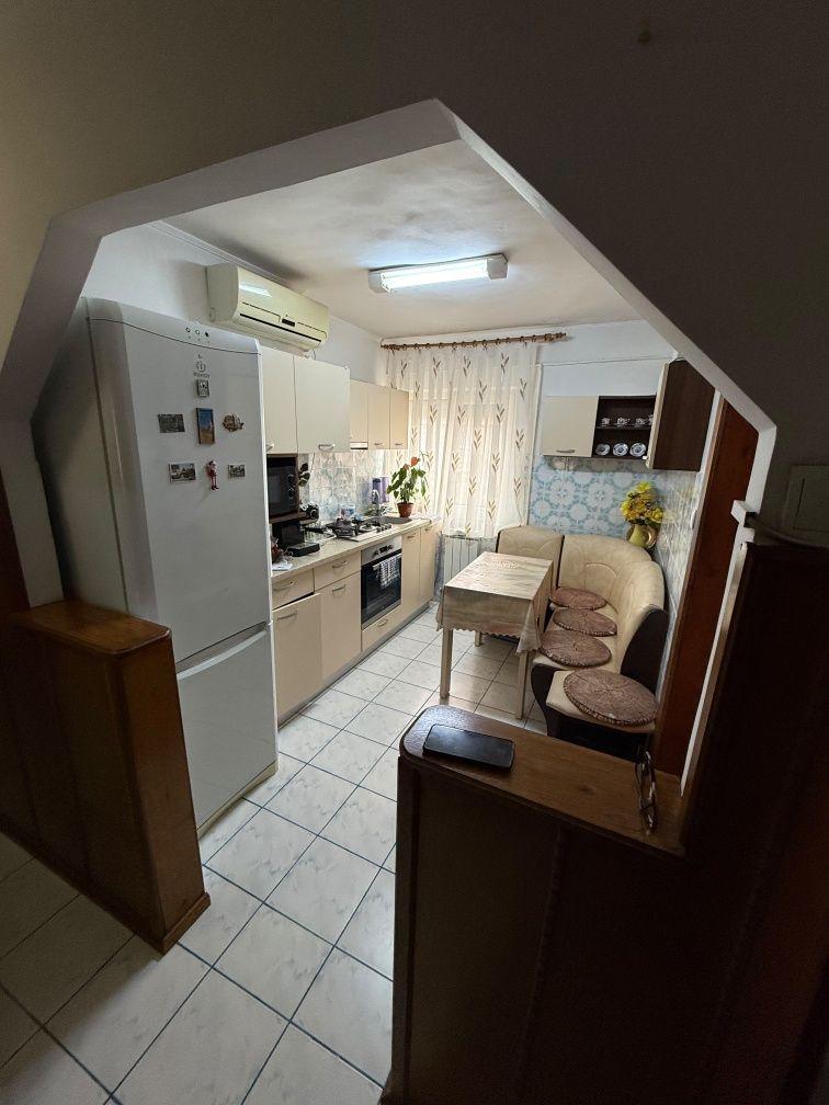 Vând apartament 3 camere X mare