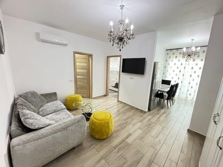 De inchiriat apartament cu 3 camere 2 bai, terasa si loc de parcare private
