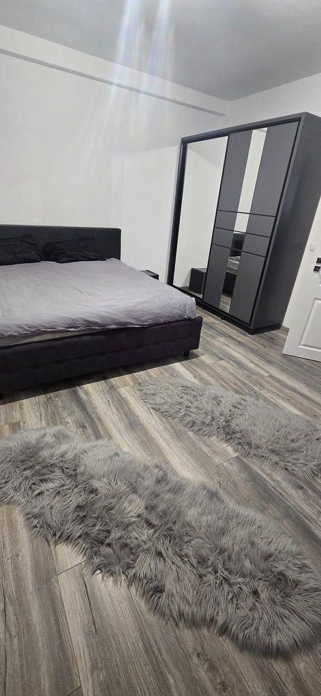 Dau in chirie apartament cu 2 dormitoare si un living
