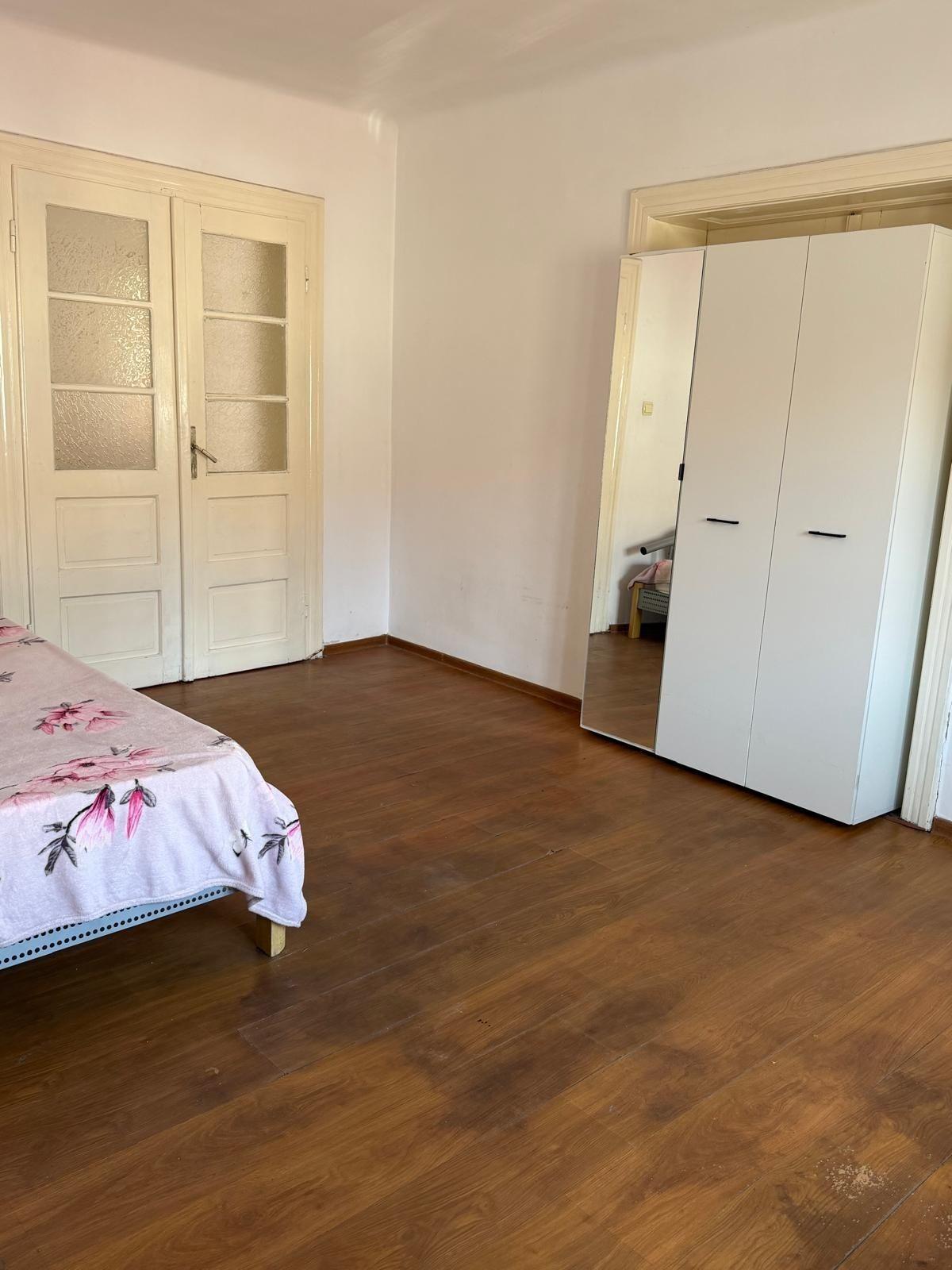 Dau în chirie casa cu 4 camere - imagine 1