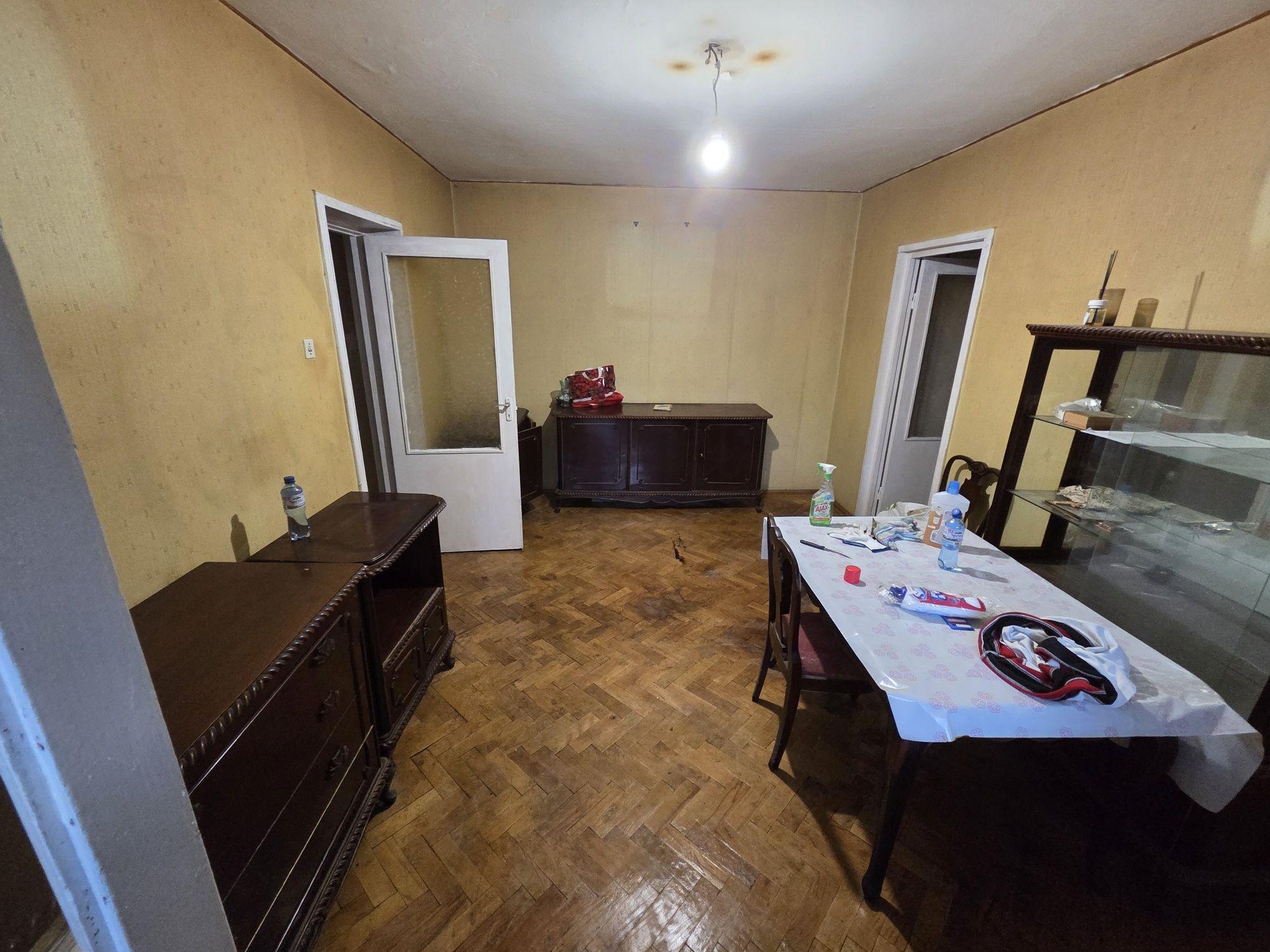 Apartament 3 camere de vanzare - imagine 1