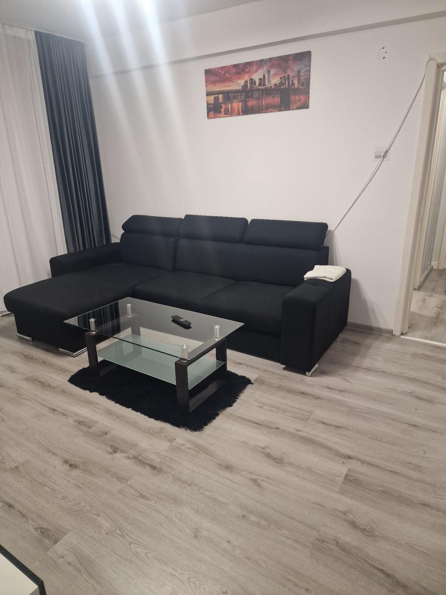 Închiriez apartament cu 3 camere
