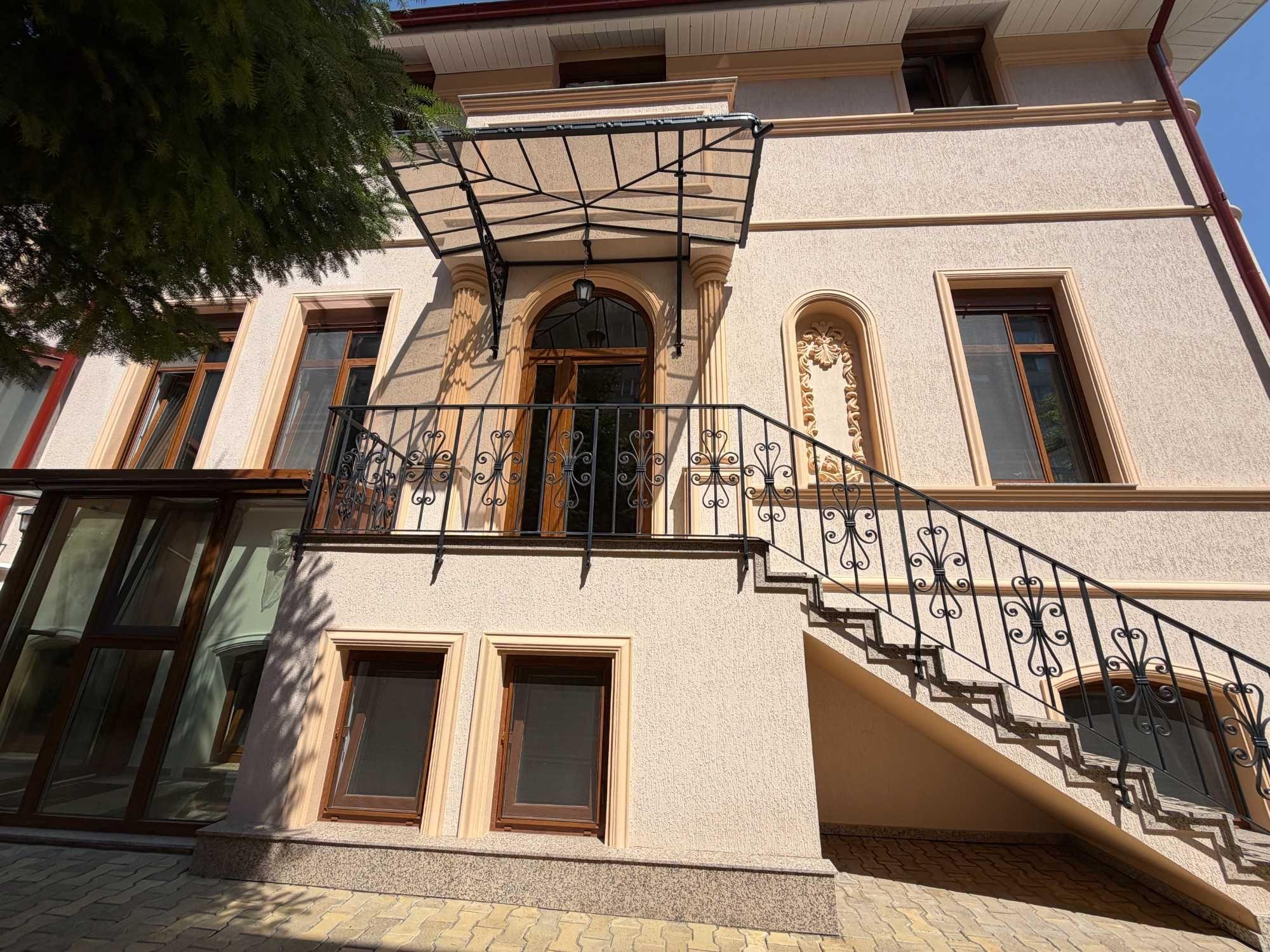Direct Proprietar, Piața Victoriei, Casa ultracentrală cu personalitate, 3 camere, 3 bai, renovata premium, prima inchiriere