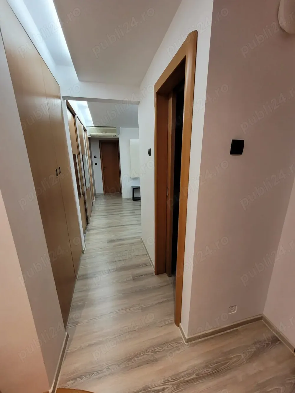 Vând apartament decomandat, cu 3 camere, în 1 mai - imagine 1