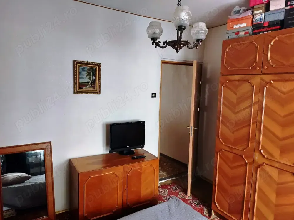 Apartament cu trei camere decomandat in Calea Bucuresti