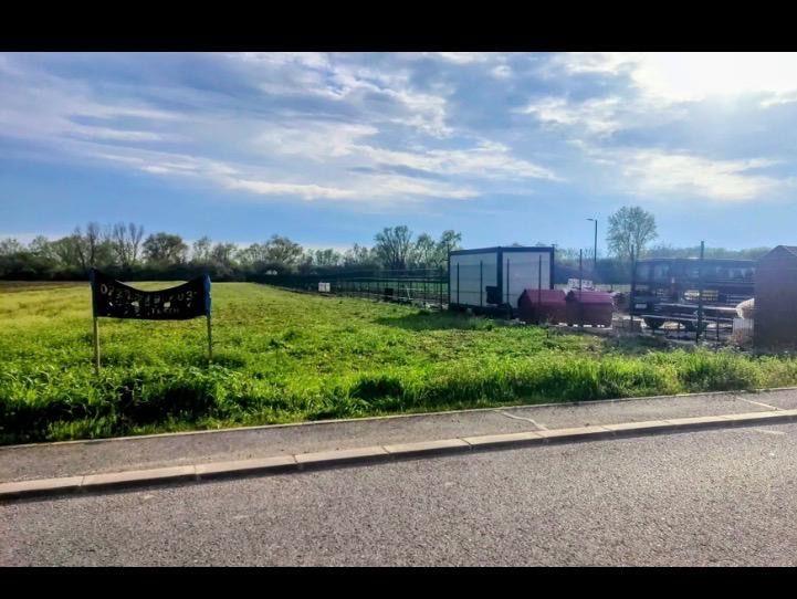Vand teren intravilan industrial- 5840 mp cu deschidere 24 ml , Jilava , Steaua Sudului