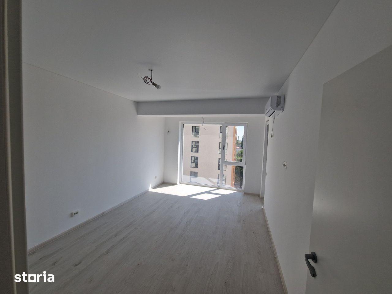 Garsonieră modernă cu balcon, 39 mp, 4 etaje