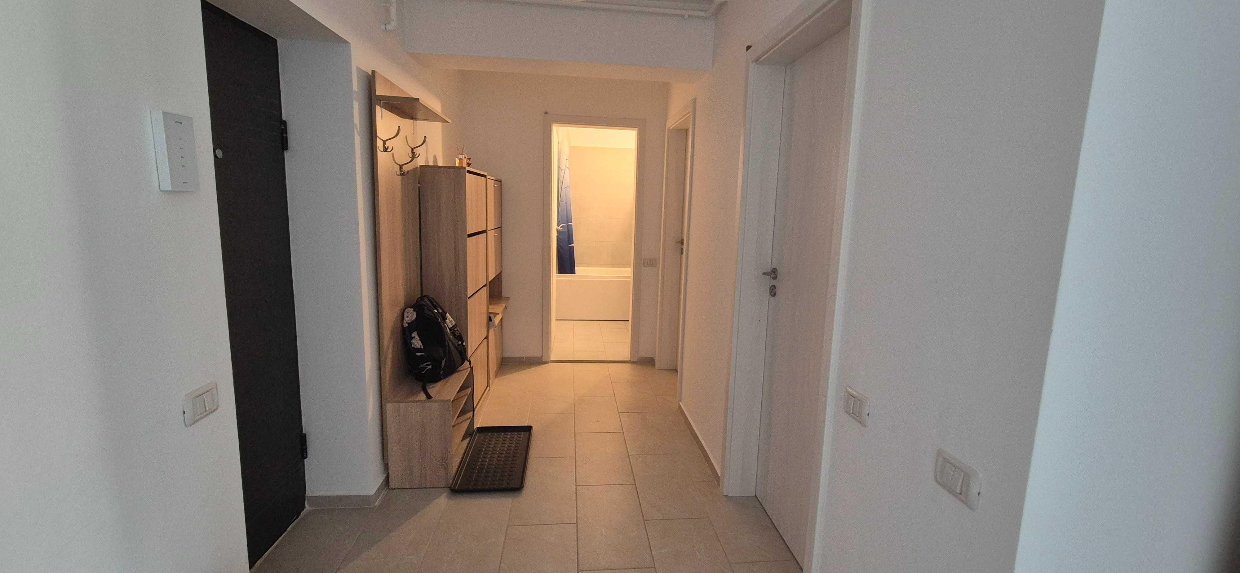 Inchiriez apartament 2 camere + PARCARE