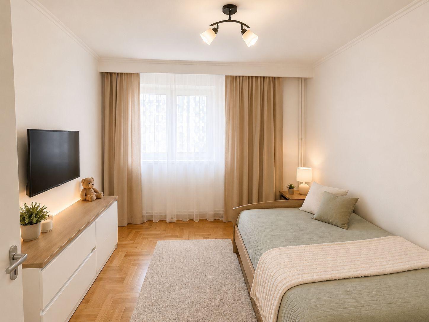 Proprietar , vând apartament 3 camere semidecomandat ,Craiovei - imagine 1