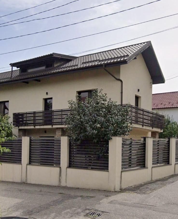 VILA DEOSEBITA DE VANZARE / Pitesti / Trivale / Langa Padure / - imagine 1