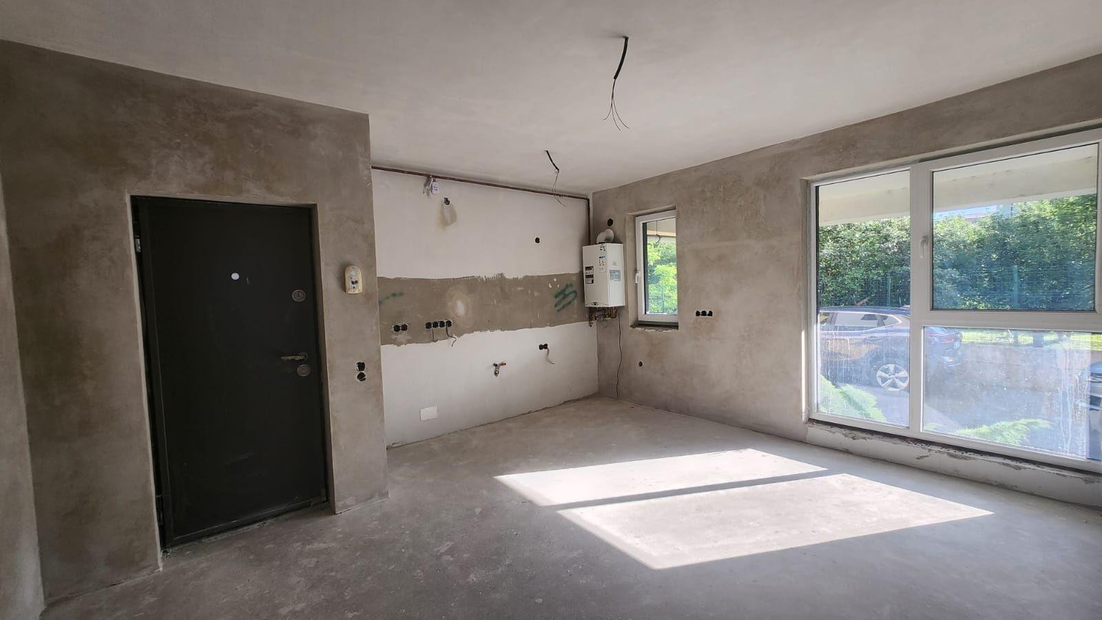 Vând apartament 2 camere+parcare