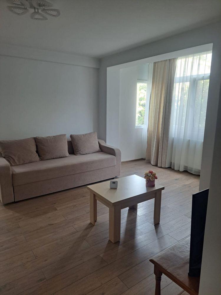 Inchiriez apartament