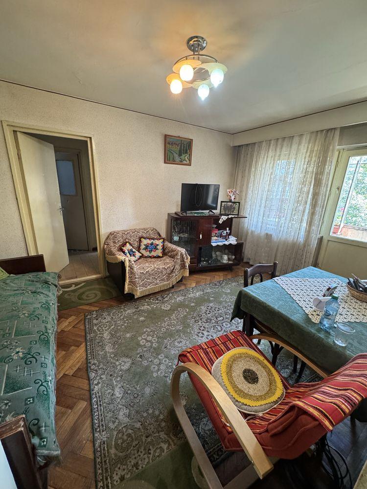 De vanzare apartament 3 camere Zona Cina