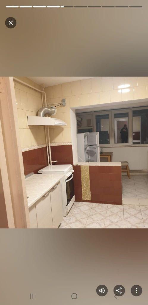 Ofer la închiriere lânga UMF apartament patru camere, două băi, bucătărie, 90mp pe Indepentenței, nr.6 bloc R2, etaj3