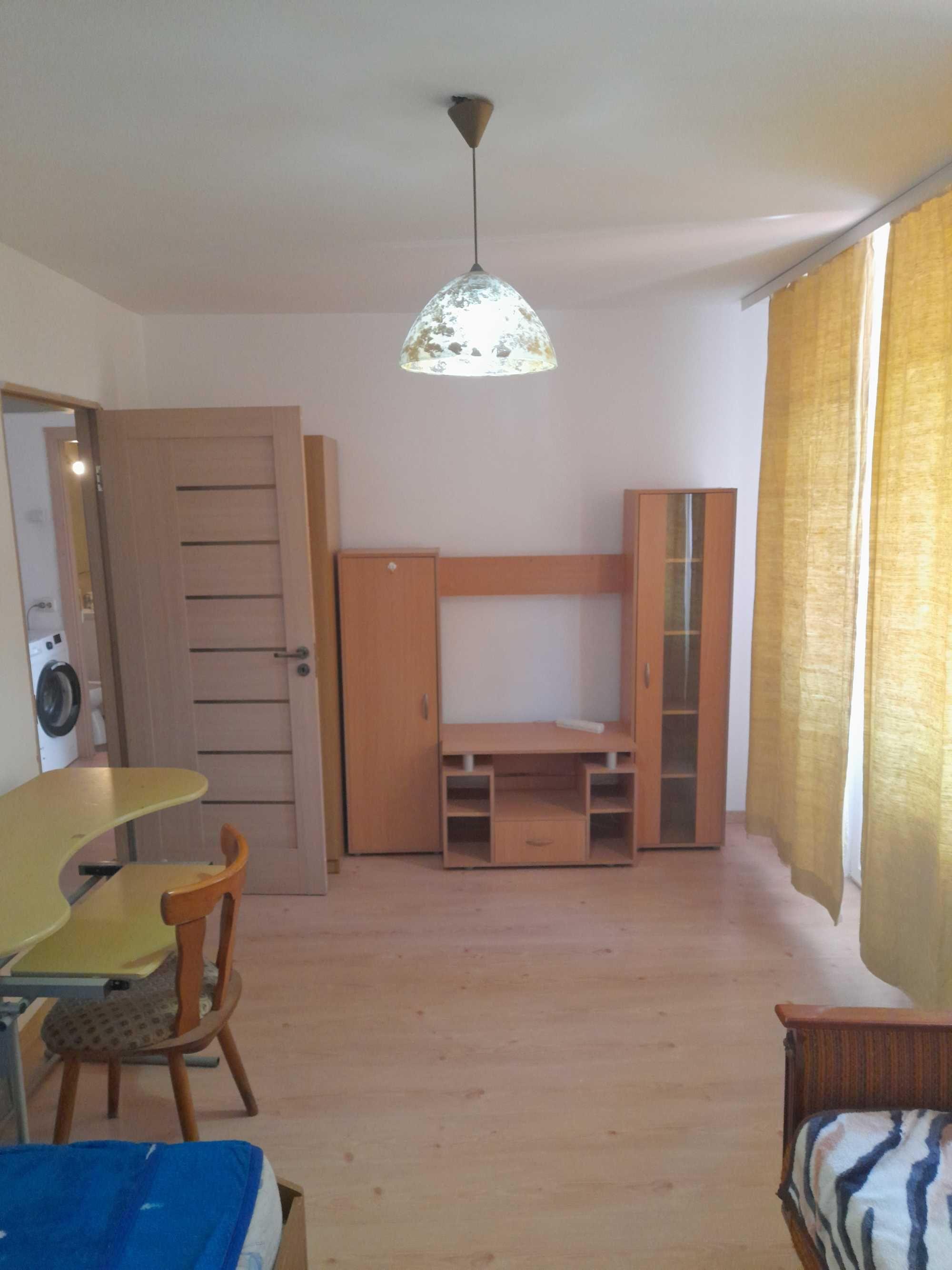 Închiriez apartament cu 3 camere decomandate Mircea cel Bătrân