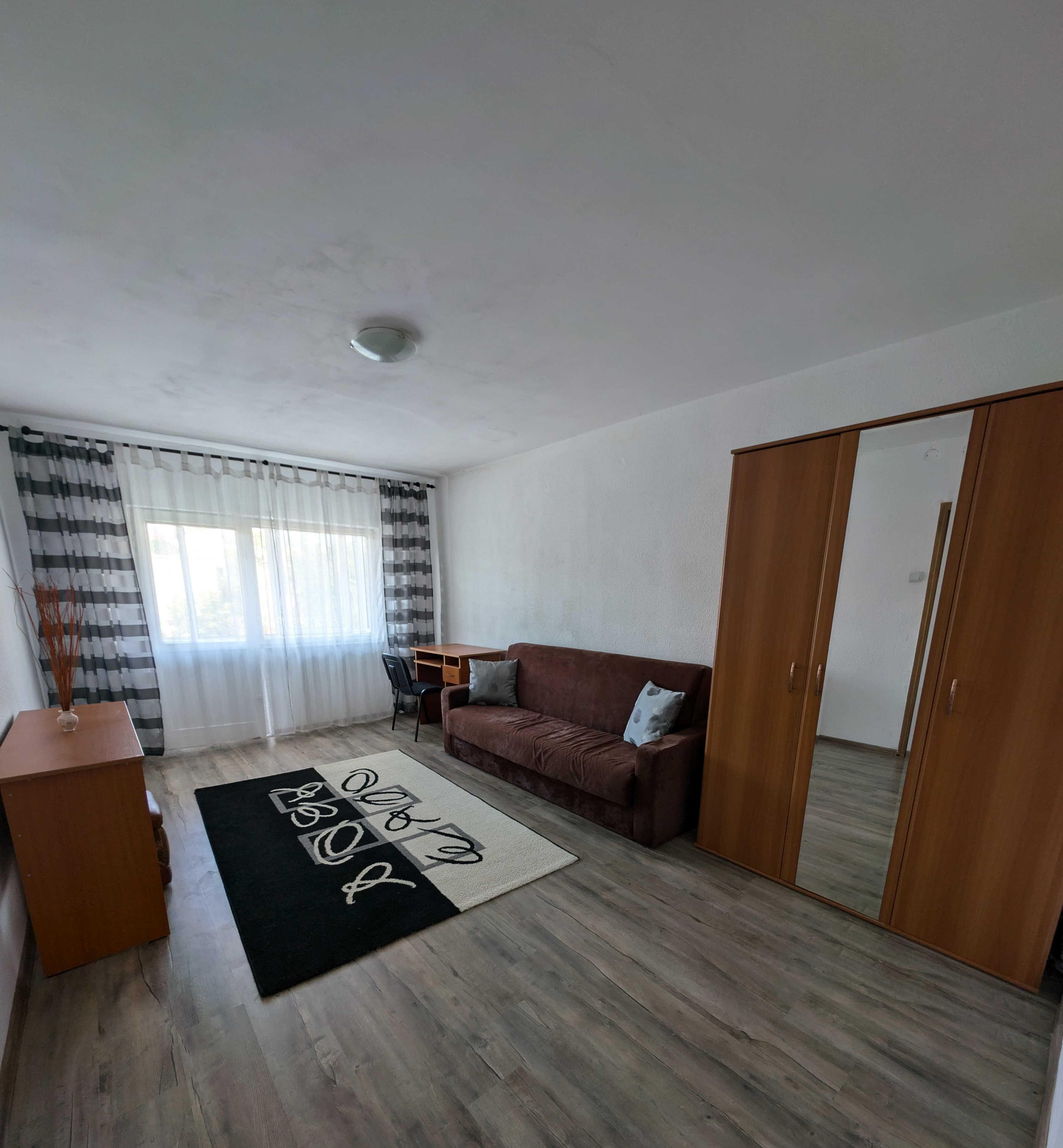 Inchiriez apartament Gara, 4 camere