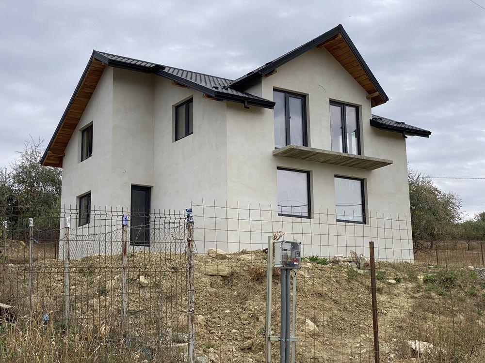 Casa 4 camere de vanzare