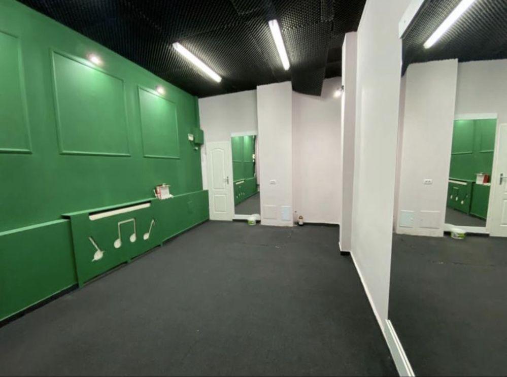 Spațiu comercial renovat complet – Piața Voievozilor, vis-a-vis de Liceul Miron Costin - imagine 1