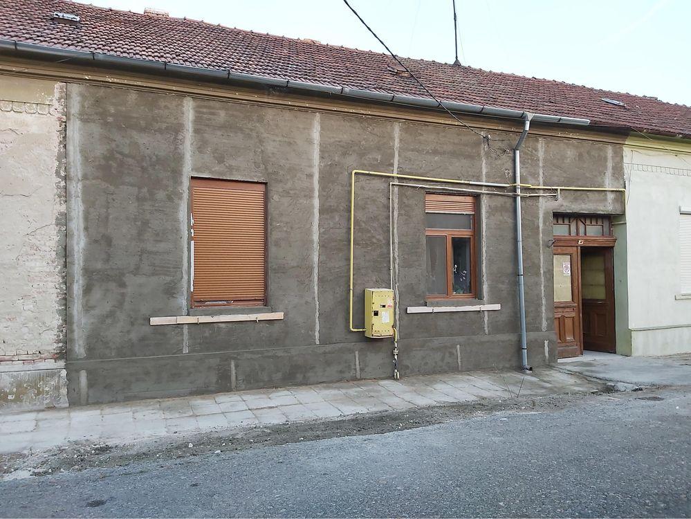 **Apartament la curte comună, Gheorghe Doja 71 , ultracentral – Arad**
