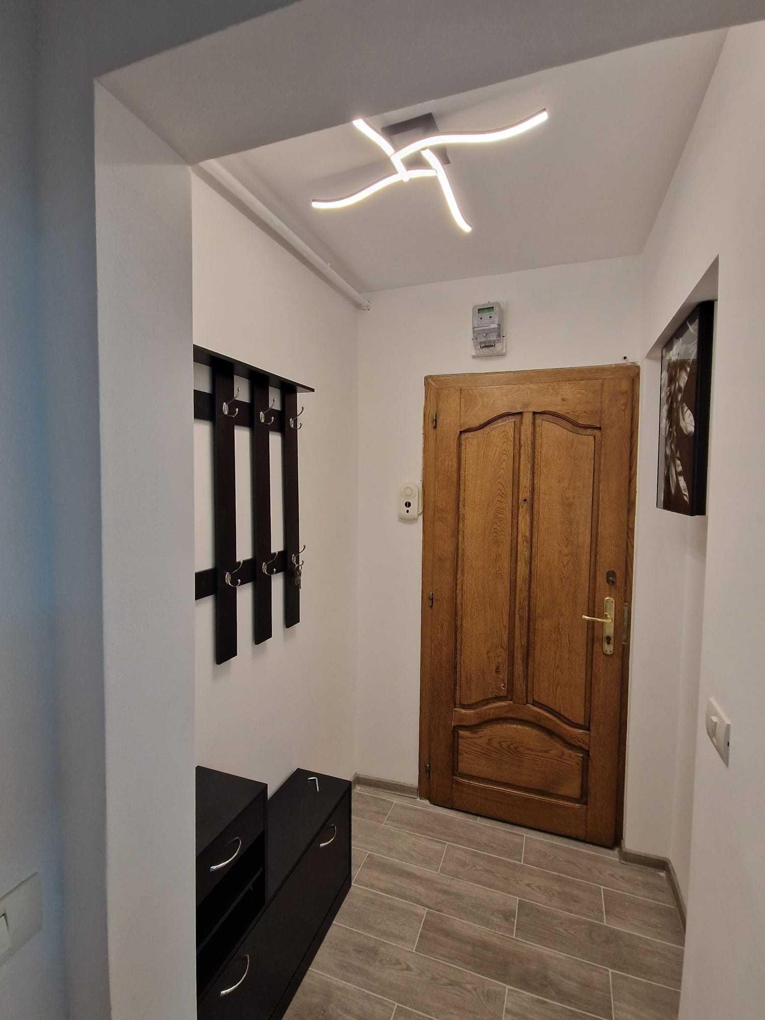 Persoana fizica inchiriez pe termen lung (minim 1 an) ap 3 camere decomandat in Arad , in zona Pta Garii situat la et 3/10(lift) - imagine 1