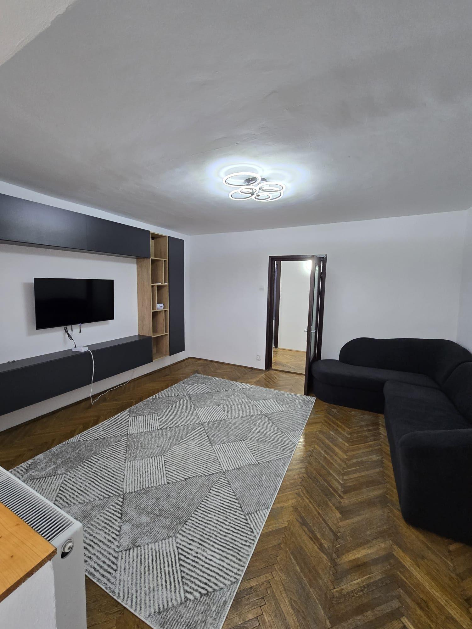 Închiriez apartament 4 camere