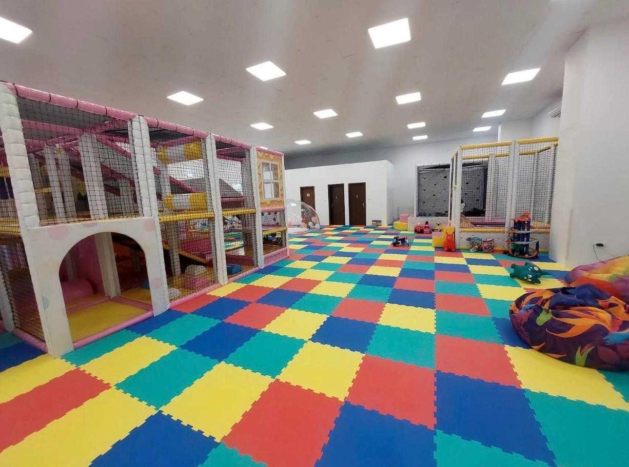 Spatiu comercial 363mp utili zona UTA, str. Poetului