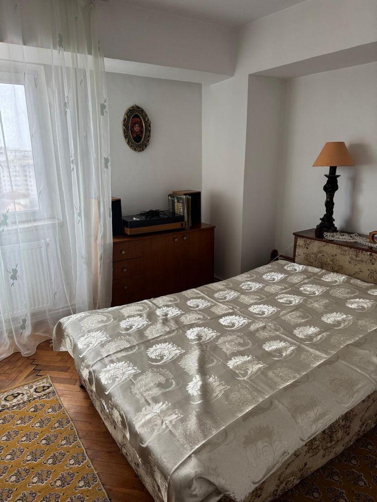 De vanzare apartament 3 camere