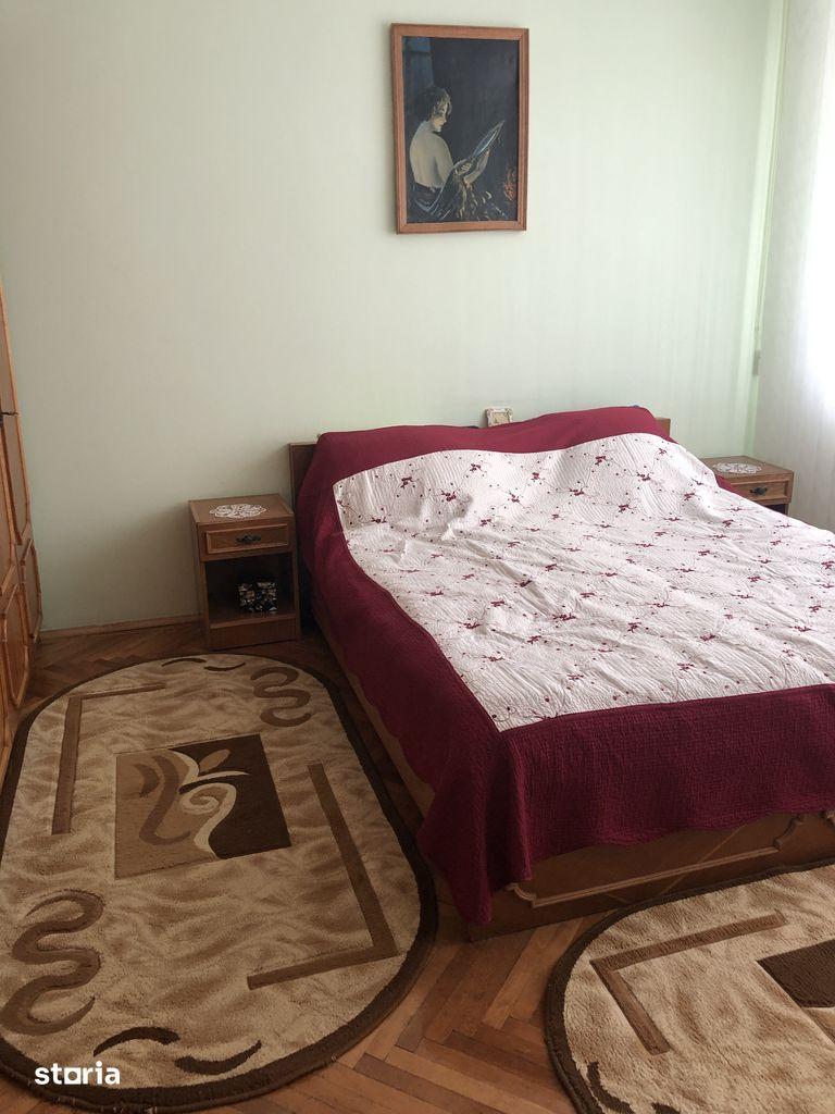 Apartament 3 camere mare, curat lift nou, zona linistita