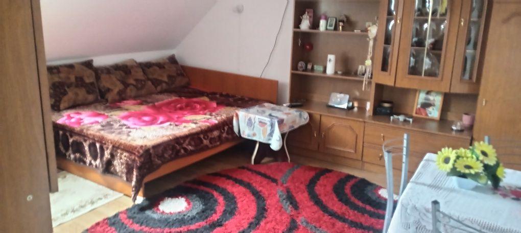 Primesc în chirie o femeie pe termen lung