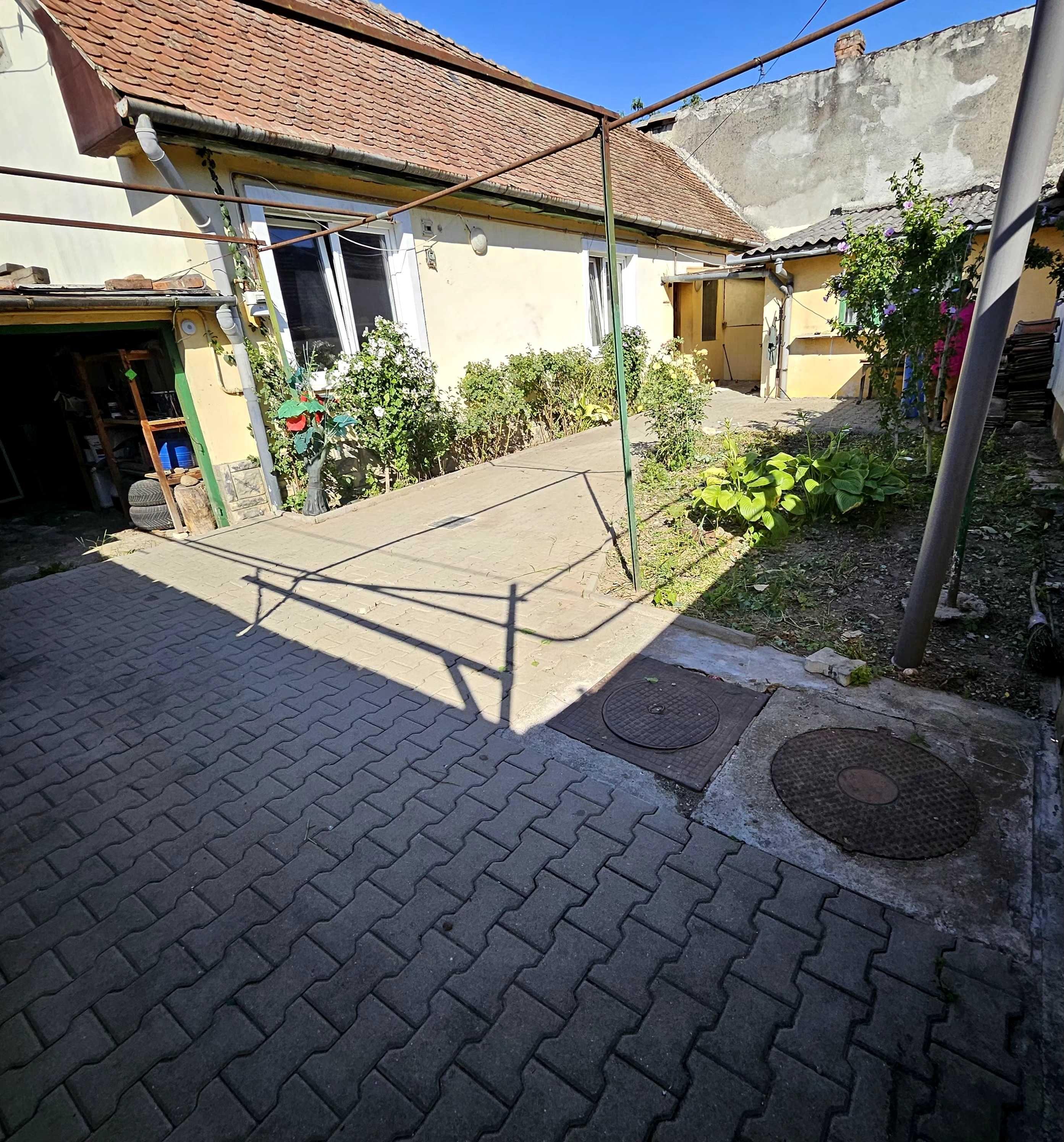 Casa singur in curte de vanzare in cartier Lazaret