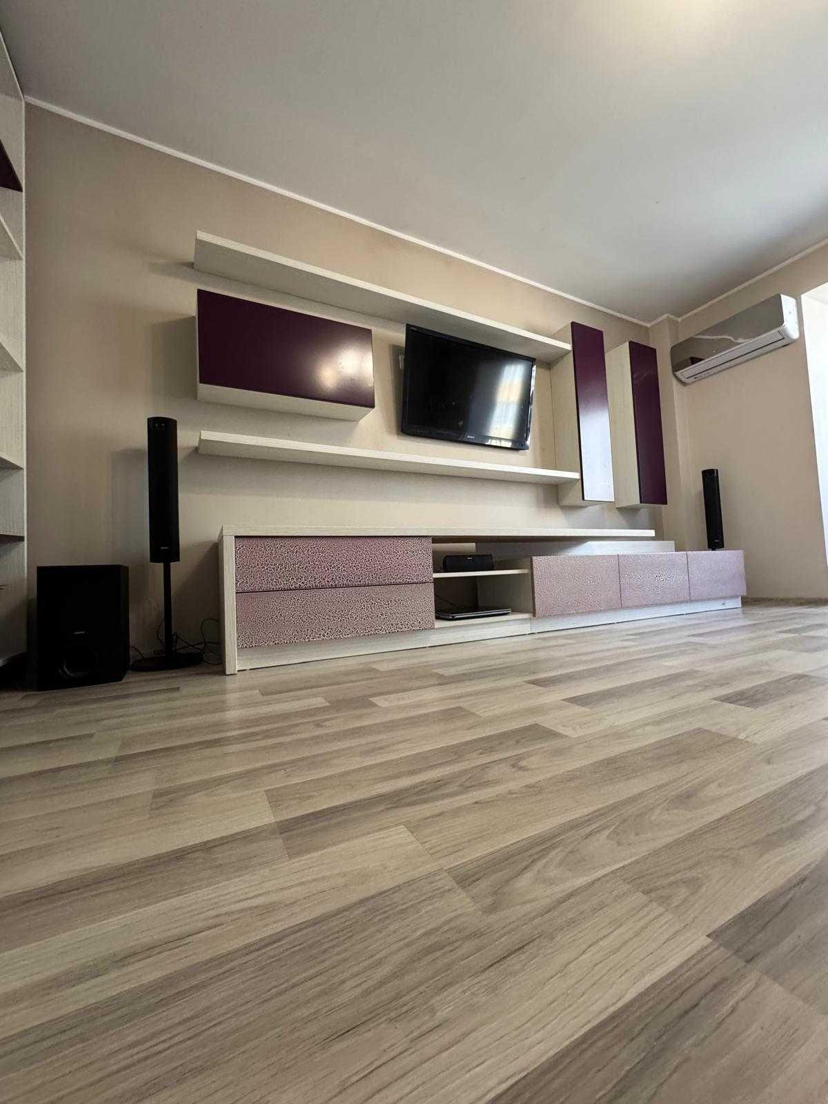 Vând Apartament Renovat, 3 camere -Etaj intermediar, Decomandat, 68 mp,  cu acces la 100 mp spatiu depozitare, Zona rara - imagine 1
