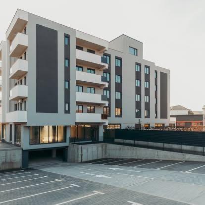 APARTAMENT DE VÂNZARE – 78,74 mp + terasa 36,70 mp + 2 locuri de parcare