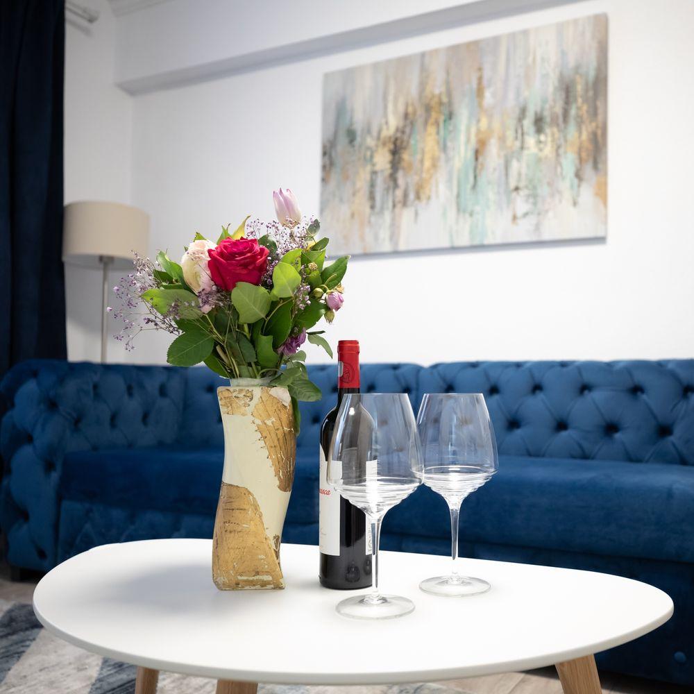 Inchiriez apartament doua camere decomandat zona centrala